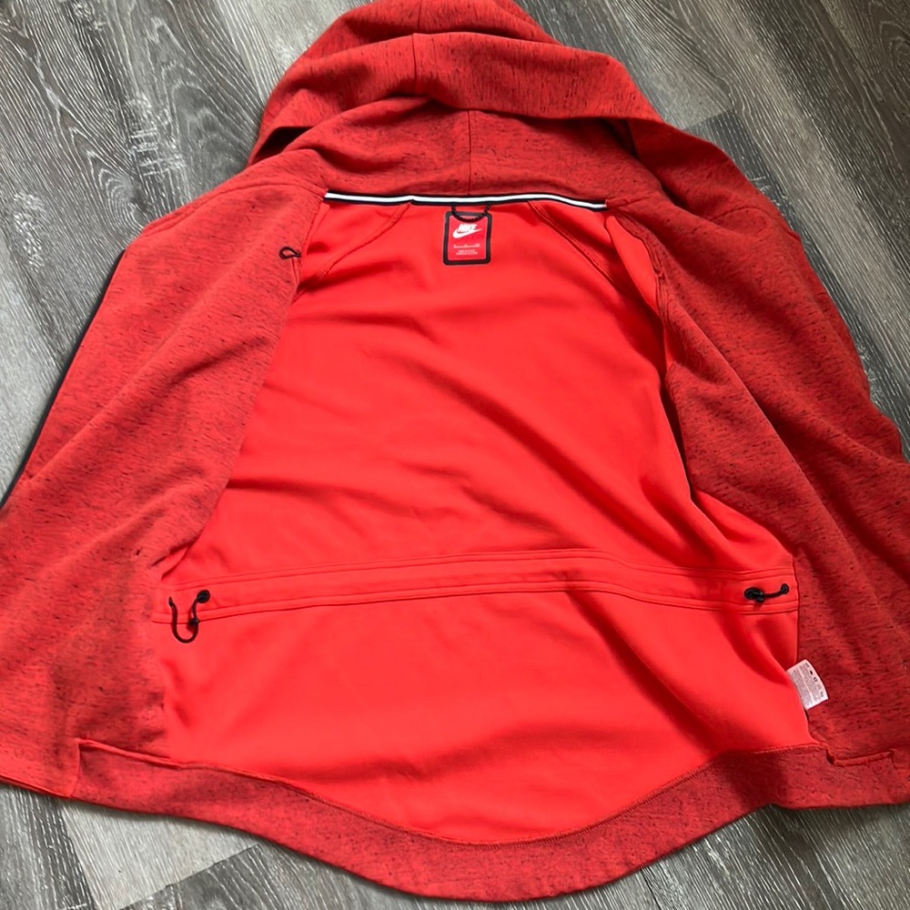 Nike - Picture 14 of 16